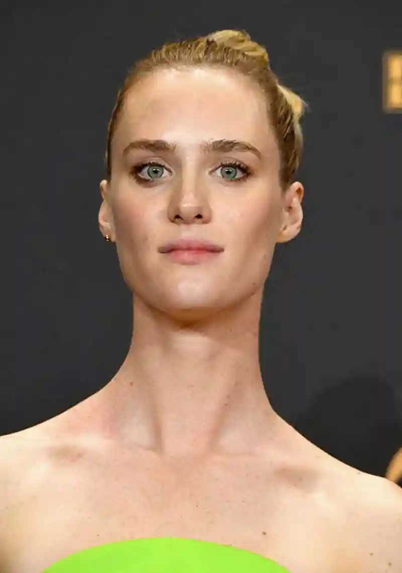 Mackenzie Davis - Красавица с безумным взглядом