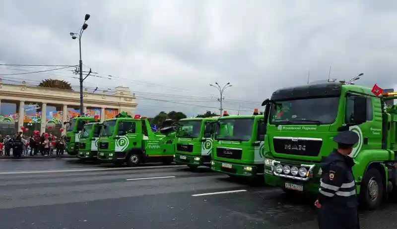 Парковщик расстрелял водителя, который закрыл номера авто бумажкой