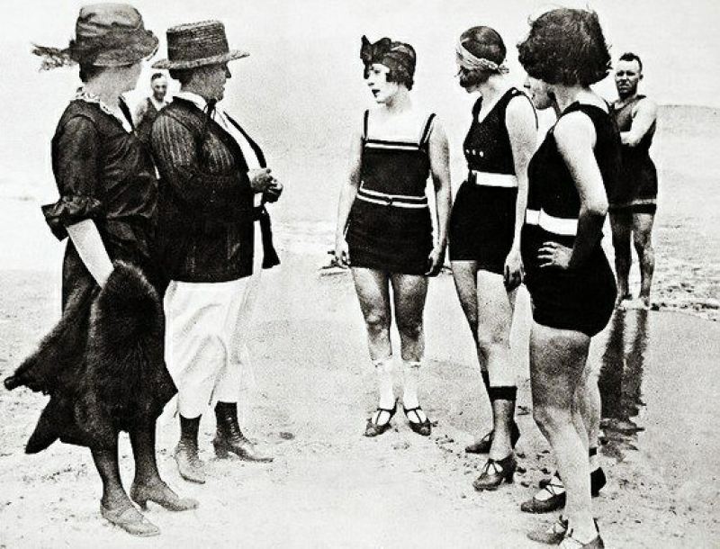 Как менялись купальники с 1910-х годов до наших дней