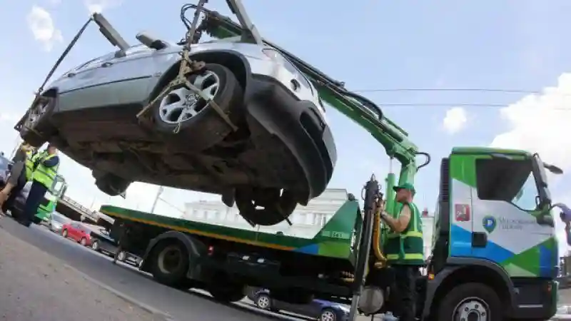 Porsche и Bentley чаще всего эвакуируют в Москве за неправильную 