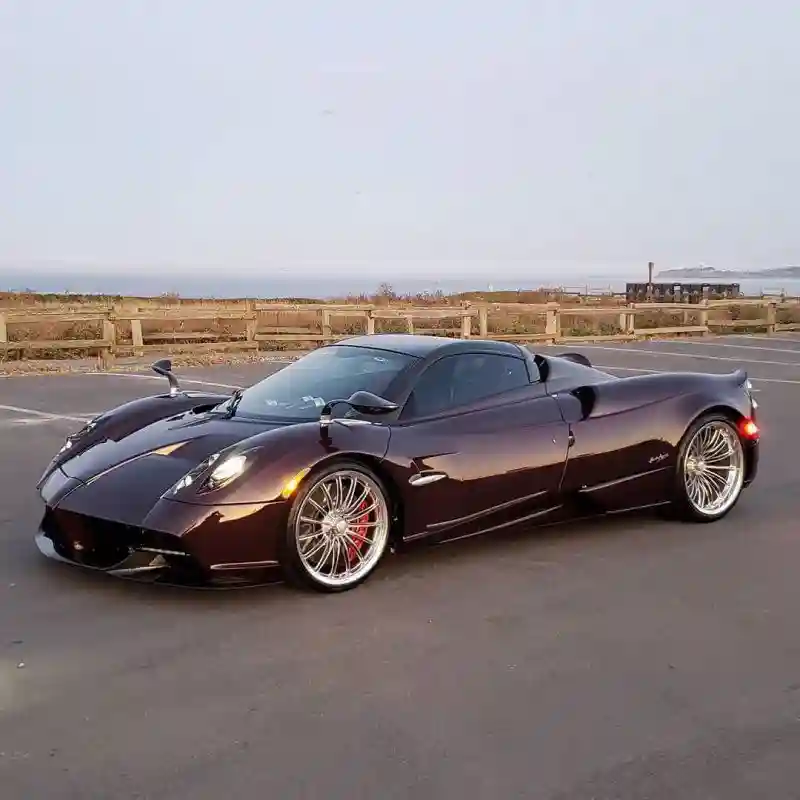 Некий гражданин путешествует по США на гиперкаре Pagani Huayra