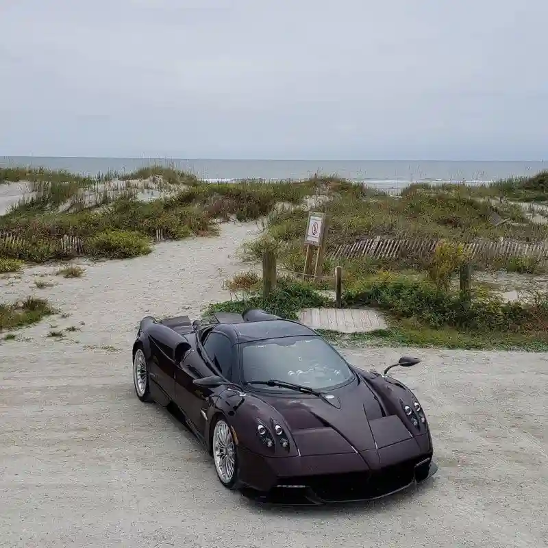 Некий гражданин путешествует по США на гиперкаре Pagani Huayra