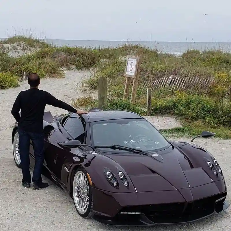 Некий гражданин путешествует по США на гиперкаре Pagani Huayra