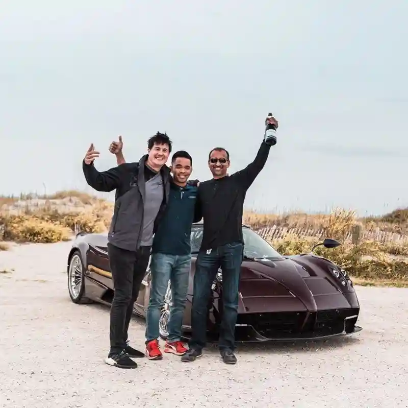 Некий гражданин путешествует по США на гиперкаре Pagani Huayra