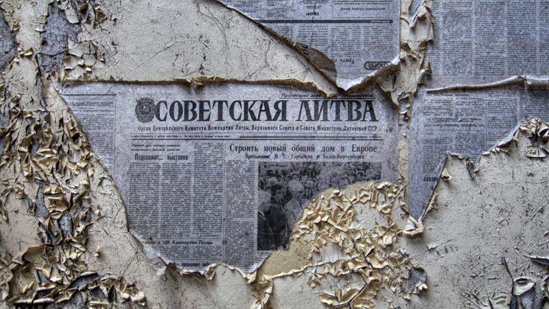 А вы знаете, зачем в СССР под обои клеили газеты?