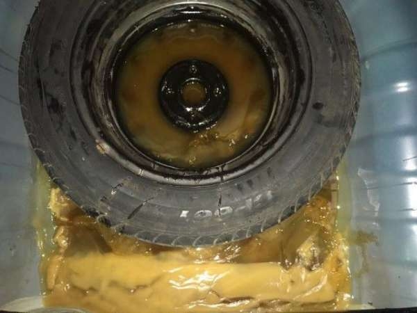 40 кг мёда в багажнике автомобиля