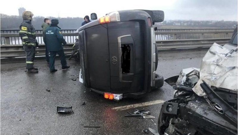 Авария дня. ДТП с участием трех машин на мосту в Твери