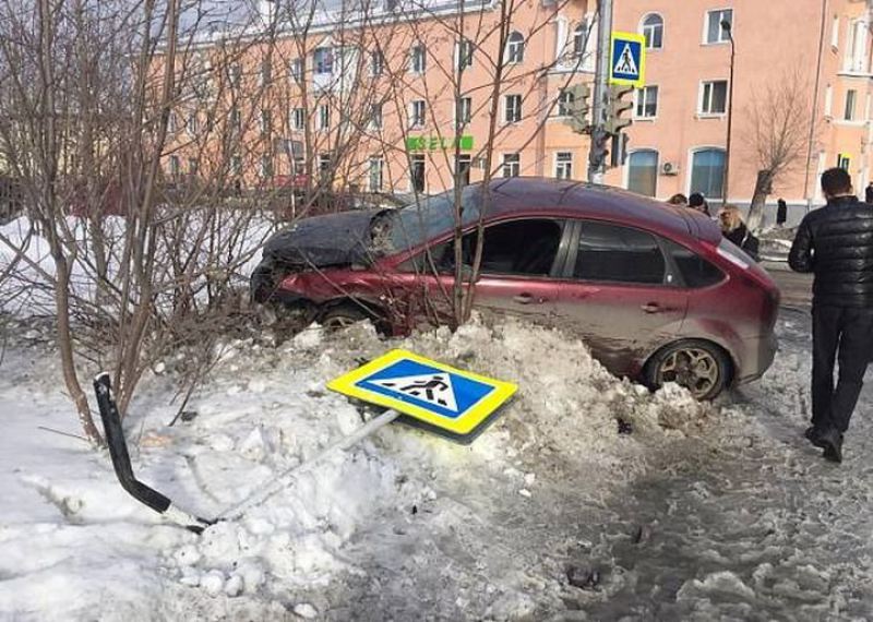 Авария дня. в Свердловской области пострадали два пешехода