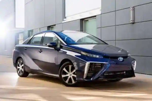 Тойота Мираи (Toyota Mirai) - авто с водородным двигателем