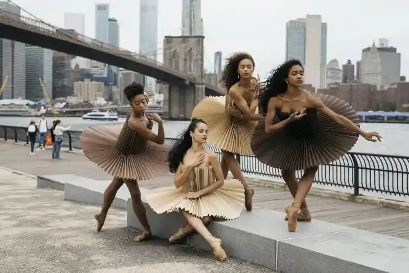 Балерины в пачках из оригами в необычном фотопроекте