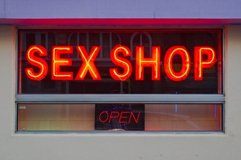 Директор секс-шопа разрешил покупателям заниматься сексом в магазине