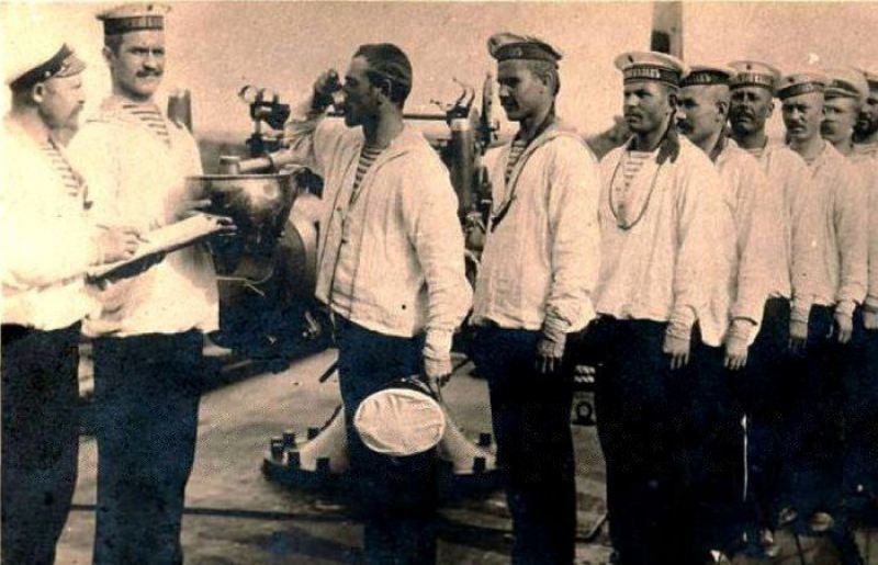 «Флотская чарка»: Как в Российском императорском флоте появилась традиция водочного пайка