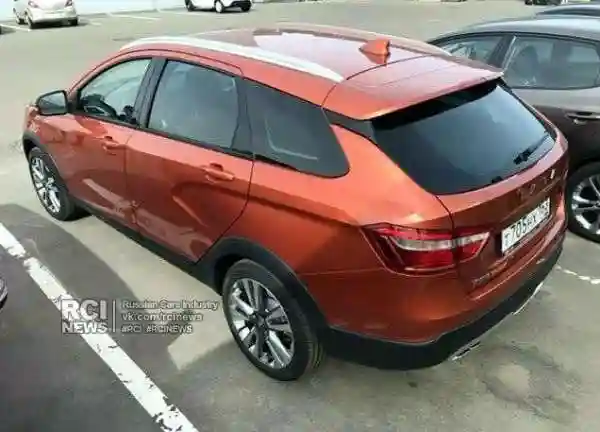 Новые фото универсала Lada Vesta в топовой комплектации