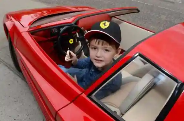 Дети. Самый дорогой детский Ferrari Testarossa