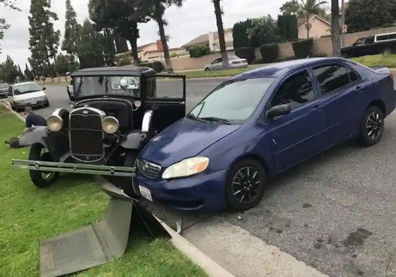 Водятел разбил уникальный Ford Model A