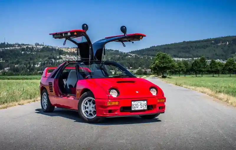 Mazda Autozam AZ-1: маленький двухместный спортивный автомобиль с крыльями чайки