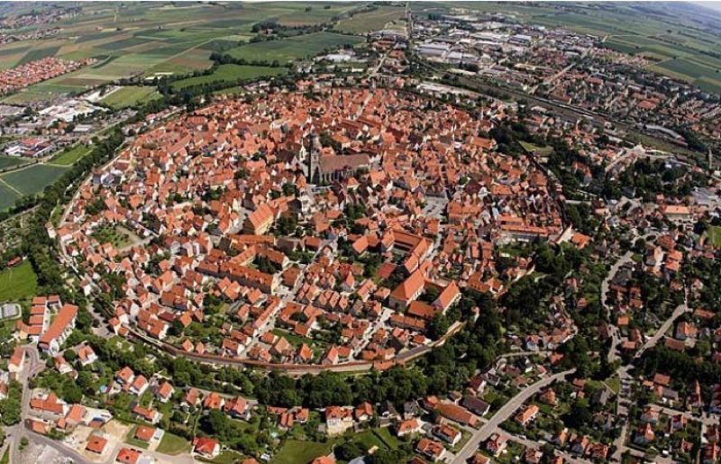 Нёрдлинген - немецкий город, построенный в кратере метеорита