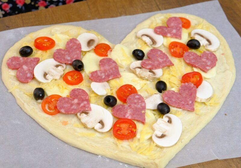Пицца с белым соусом на дрожжевом тесте