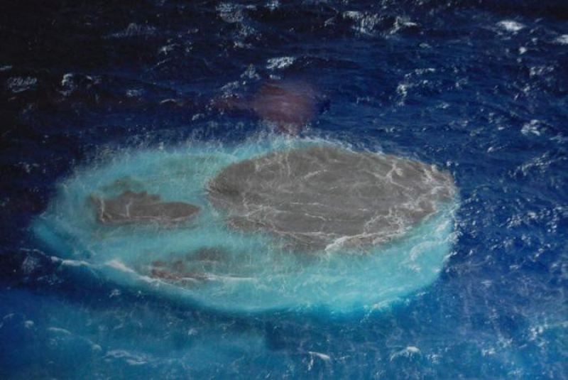 Подводное извержение вулкана на Канарских островах