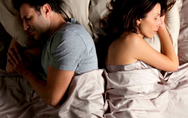 Позы сна, которые раскрывают отношения пары