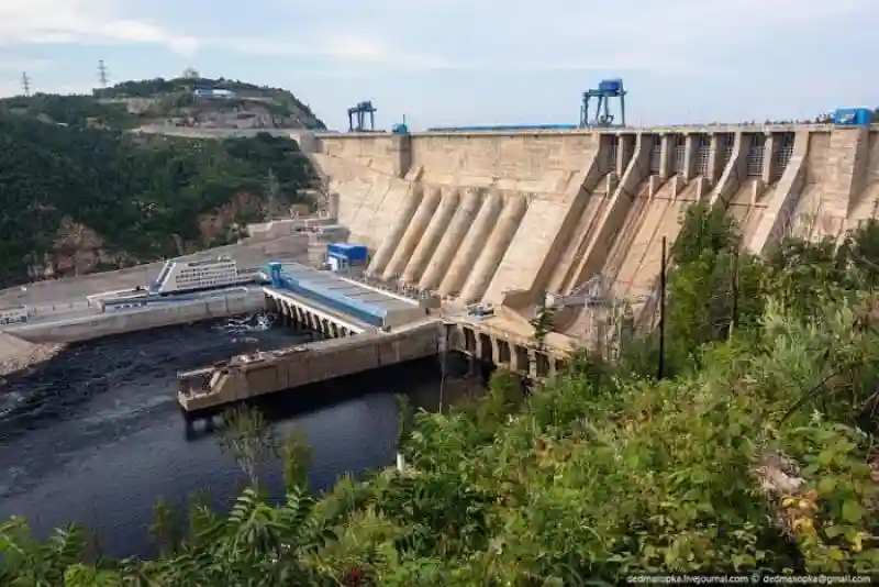 В России. Прогулка по Бурейской ГЭС