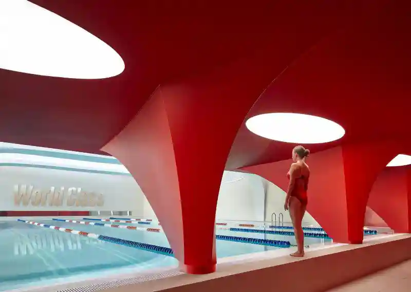 Современный дизайн нового фитнес-клуба в Москве
