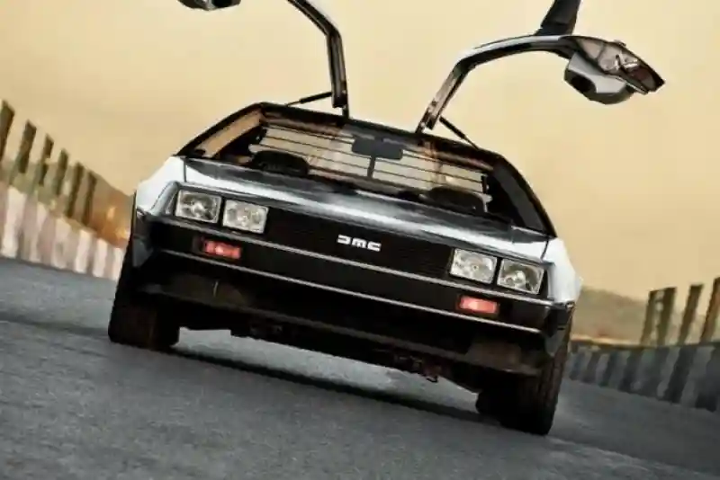 Трагическая и красивая судьба DeLorean DMC-12