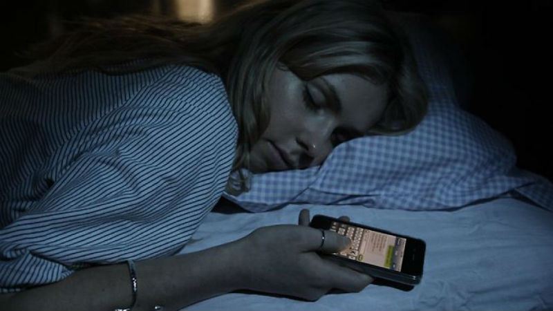 Ученые выяснили, по каким причинам нельзя спать со смартфоном