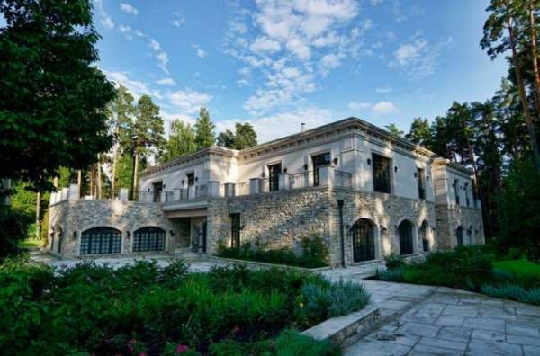 Самый дорогой дом на Рублевке, за который просят почти $60 миллионов
