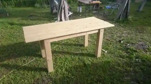 Делаем дачный стол из старых деревяшек