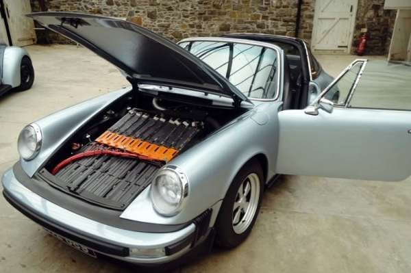 В Британии превратили классический Porsche в электромобиль