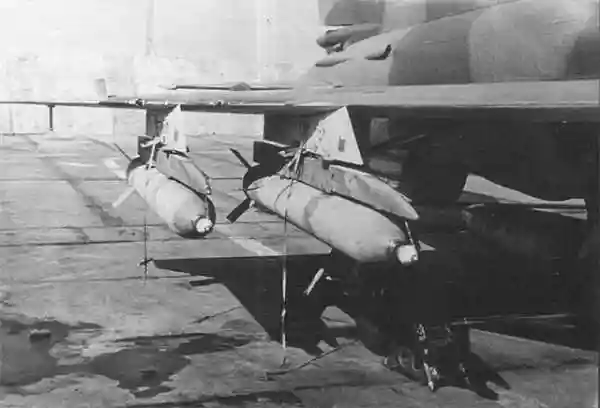 Подвеска реактивных снарядов С-24 на истребителе МиГ-21бис 115-го иап