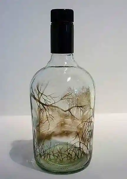 Рисунок дымом внутри бутылки